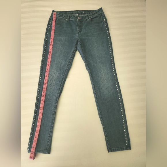 Jennifer Lopez Skinny Jeans Size 8 - Trendy Silver Studs - Chic Street Style - Picture 8 of 13